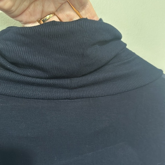 Lola & Sophie New York Blouse, Blue, Short Sleeve, Cowl Neck, Excellent Cond - Picture 6 of 10